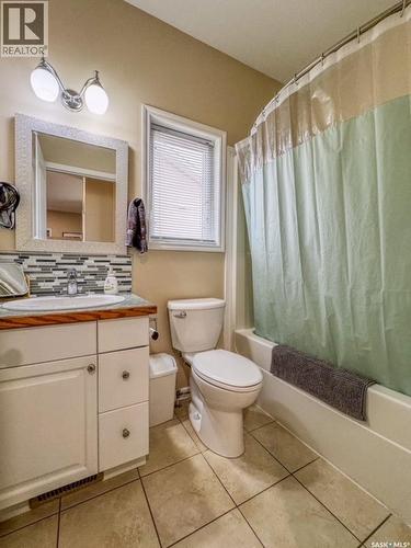 520 Palliser Drive, Swift Current, SK - Indoor Photo Showing Bathroom