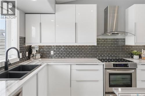 406 Laycoe Crescent, Saskatoon, SK - Indoor Photo Showing Kitchen With Double Sink With Upgraded Kitchen