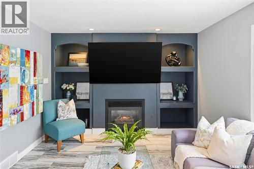 406 Laycoe Crescent, Saskatoon, SK - Indoor Photo Showing Living Room With Fireplace