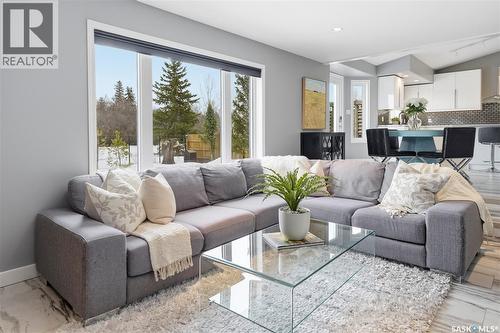 406 Laycoe Crescent, Saskatoon, SK - Indoor Photo Showing Living Room