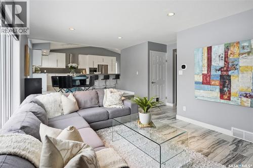 406 Laycoe Crescent, Saskatoon, SK - Indoor Photo Showing Living Room