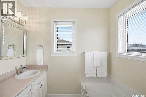 406 Laycoe Crescent, Saskatoon, SK - Indoor Photo Showing Bathroom