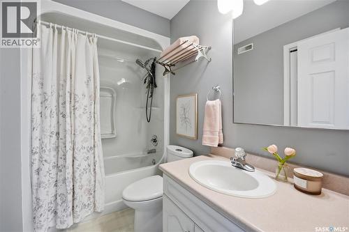 406 Laycoe Crescent, Saskatoon, SK - Indoor Photo Showing Bathroom