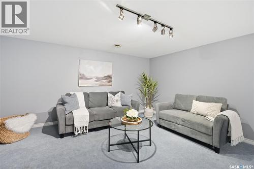 406 Laycoe Crescent, Saskatoon, SK - Indoor Photo Showing Living Room
