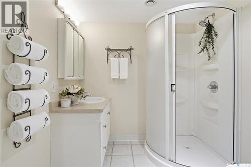 406 Laycoe Crescent, Saskatoon, SK - Indoor Photo Showing Bathroom