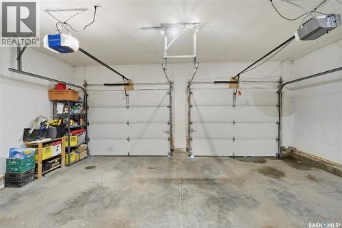 406 Laycoe Crescent, Saskatoon, SK - Indoor Photo Showing Garage