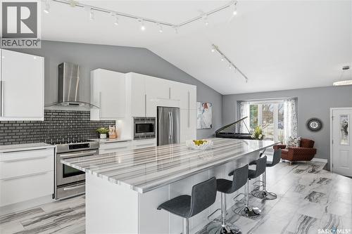 406 Laycoe Crescent, Saskatoon, SK - Indoor Photo Showing Kitchen With Upgraded Kitchen