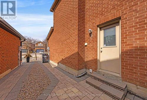 33 Hutton Crescent, Caledon, ON - Outdoor With Exterior