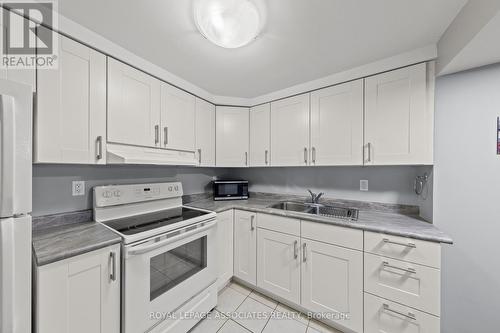 33 Hutton Crescent, Caledon, ON - Indoor Photo Showing Kitchen With Double Sink