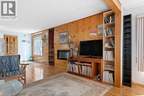 2592 Lakeshore Road, Dunnville, ON - Indoor Photo Showing Living Room With Fireplace