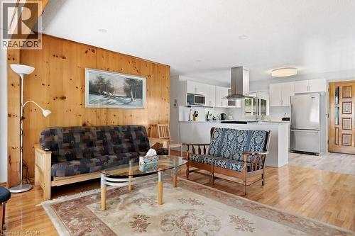 2592 Lakeshore Road, Dunnville, ON - Indoor Photo Showing Living Room