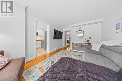 2795 Flannery Drive, Ottawa, ON - Indoor Photo Showing Bedroom