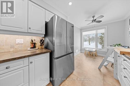 2795 Flannery Drive, Ottawa, ON - Indoor Photo Showing Kitchen