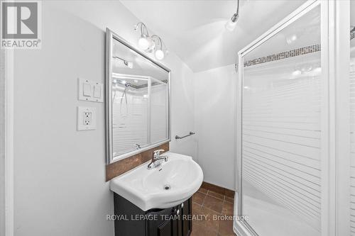 2795 Flannery Drive, Ottawa, ON - Indoor Photo Showing Bathroom