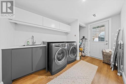 2795 Flannery Drive, Ottawa, ON - Indoor Photo Showing Laundry Room