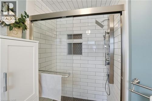 486 Delaney Court, Burlington, ON - Indoor Photo Showing Bathroom