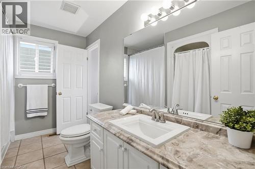 486 Delaney Court, Burlington, ON - Indoor Photo Showing Bathroom