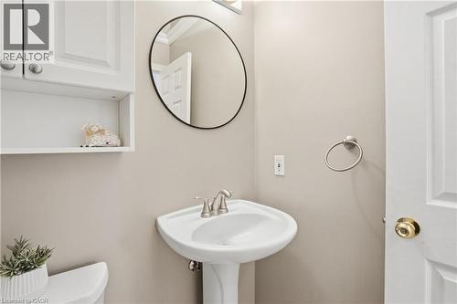 486 Delaney Court, Burlington, ON - Indoor Photo Showing Bathroom