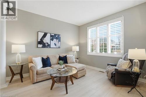 486 Delaney Court, Burlington, ON - Indoor Photo Showing Living Room