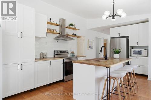 708 Montbeck Crescent, Mississauga, ON - Indoor Photo Showing Kitchen
