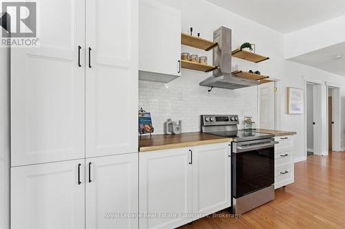 708 Montbeck Crescent, Mississauga, ON - Indoor Photo Showing Kitchen