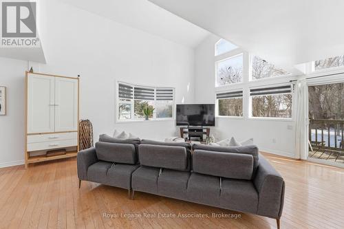 708 Montbeck Crescent, Mississauga, ON - Indoor Photo Showing Living Room