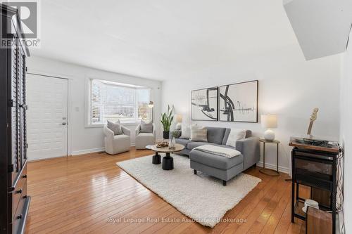 708 Montbeck Crescent, Mississauga, ON - Indoor Photo Showing Living Room
