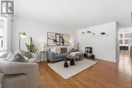 708 Montbeck Crescent, Mississauga, ON - Indoor Photo Showing Living Room