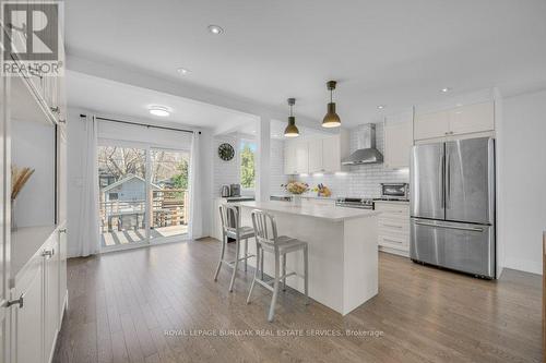 628 Ardleigh Crescent, Burlington, ON - Indoor Photo Showing Kitchen With Upgraded Kitchen
