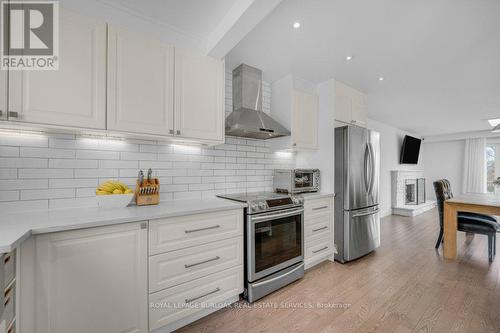 628 Ardleigh Crescent, Burlington, ON - Indoor Photo Showing Kitchen With Upgraded Kitchen