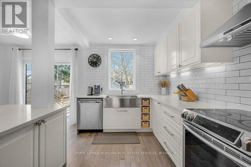 628 Ardleigh Crescent, Burlington, ON - Indoor Photo Showing Kitchen With Upgraded Kitchen
