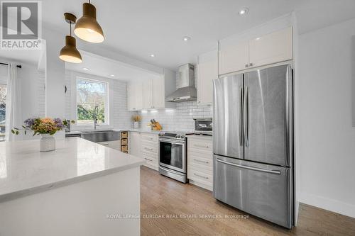 628 Ardleigh Crescent, Burlington, ON - Indoor Photo Showing Kitchen With Upgraded Kitchen