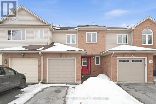 11 FURLONG CRESCENT  Ottawa, ON K2M 2J1