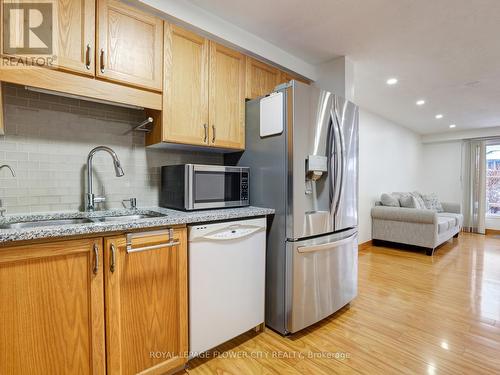 128 Donnenwerth Drive, Kitchener, ON - Indoor Photo Showing Kitchen
