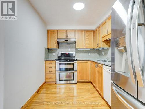 128 Donnenwerth Drive, Kitchener, ON - Indoor Photo Showing Kitchen