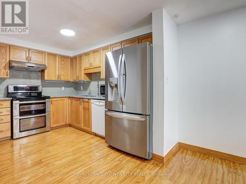 128 Donnenwerth Drive, Kitchener, ON - Indoor Photo Showing Kitchen