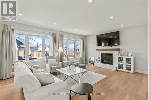 2138 Wallingford Avenue, London North (North R), ON - Indoor Photo Showing Living Room With Fireplace