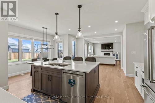 2138 Wallingford Avenue, London North (North R), ON - Indoor Photo Showing Kitchen With Double Sink With Upgraded Kitchen