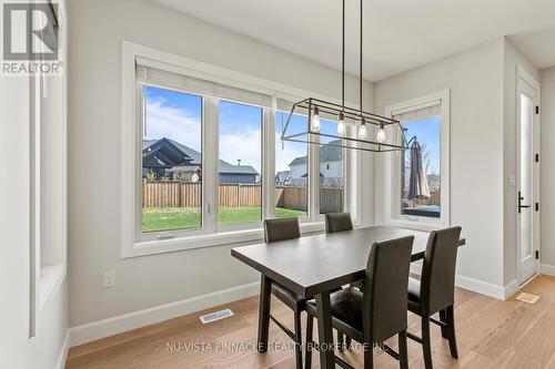 2138 Wallingford Avenue, London North (North R), ON - Indoor Photo Showing Dining Room