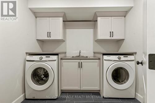 2138 Wallingford Avenue, London North (North R), ON - Indoor Photo Showing Laundry Room
