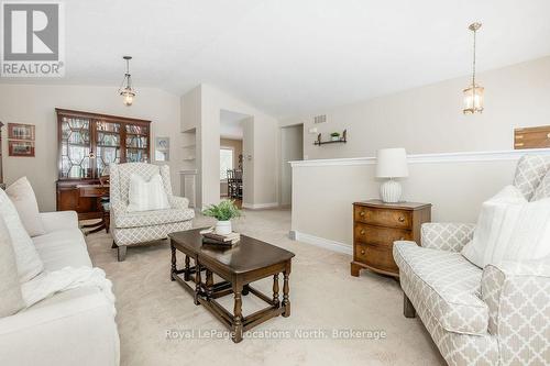 40 FAIRWAY CRESCENT  Wasaga Beach, ON L9Z 1B8