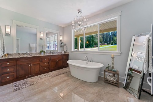 1179 Barnes Rd, Crofton, BC 