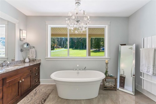 1179 Barnes Rd, Crofton, BC 