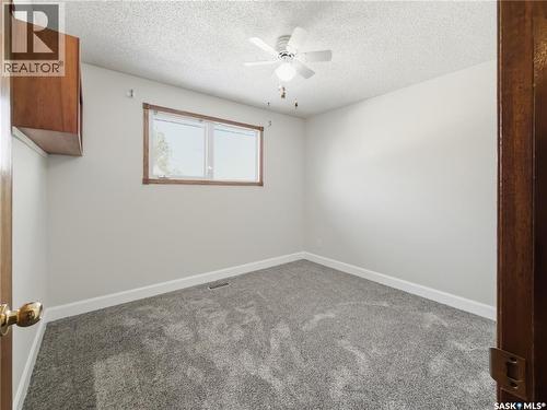 82 Burton Street, Grand Coulee, SK - Indoor Photo Showing Other Room