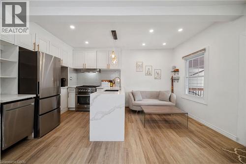 67 Glendale Avenue N, Hamilton, ON - Indoor Photo Showing Kitchen