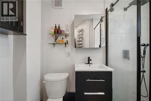 67 Glendale Avenue N, Hamilton, ON - Indoor Photo Showing Bathroom