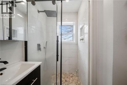67 Glendale Avenue N, Hamilton, ON - Indoor Photo Showing Bathroom