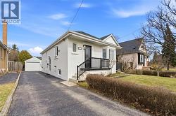 957 QUEENSDALE Avenue E  Hamilton, ON L8T 1H5