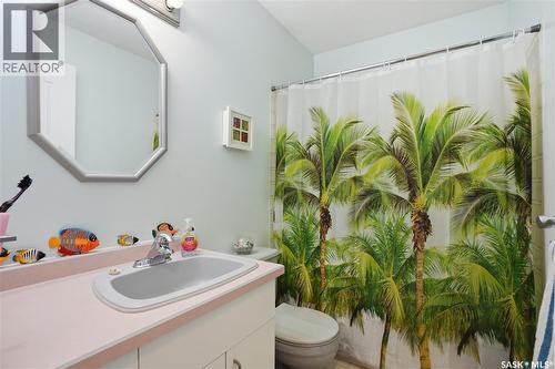 302 Bentham Crescent, Saskatoon, SK - Indoor Photo Showing Bathroom