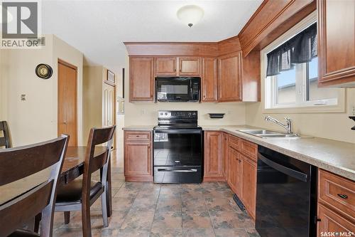 6914 Cunningham Drive, Regina, SK - Indoor Photo Showing Kitchen With Double Sink